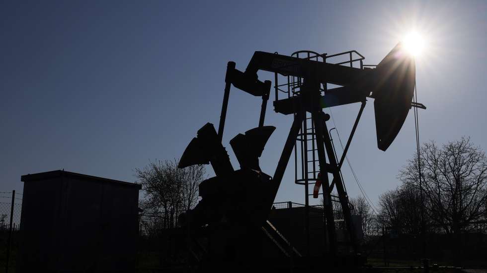 epa09842611 A view of a Crude oil pump in Walsheim near Landau, Germany, 22 March 2022. With a total production of over 4.5 million tons to date, the oil field near Landau is the largest oil field in the Upper Rhine Valley production region.  EPA/RONALD WITTEK