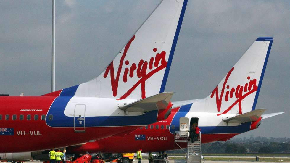 Depois da aterragem do Boeing 737, os bombeiros escalados para a ocorrência retiraram o dispositivo do Boeing 737 em segurança