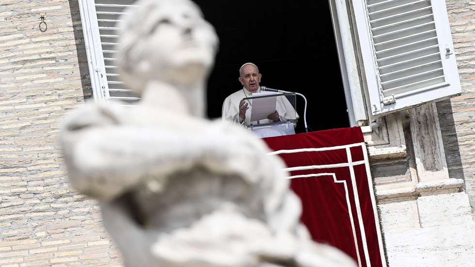 epa09142674 Pope Francis leads his Regina Coeli prayer from the window of his office overlooking Saint Peter's Square, Vatican City, Italy, 18 April 2021.  EPA/RICCARDO ANTIMIANI