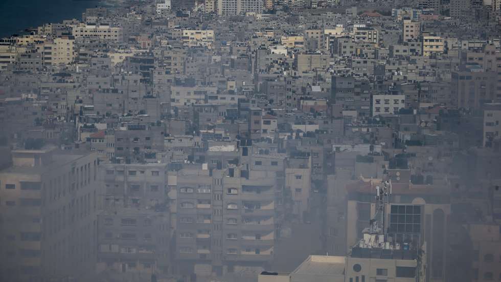 epa10925325 A plume of smoke rises following an Israeli airstrike on Gaza, Gaza city 18 October 2023  According to Palestinian authorities in Gaza hundreds of people have been killed in an airstrike to the hospital in Gaza on 17 October. Israel has denied responsibility and said a Hamas rocket misfire caused the blast. More than 3,000 Palestinians and 1,400 Israelis have been killed according to the Israel Defense Forces (IDF) and the Palestinian Health authority since Hamas militants launched an attack against Israel from the Gaza Strip on 07 October. Israel has warned all citizens of the Gaza Strip to move to the south ahead of an expected invasion.  EPA/MOHAMMED SABER
