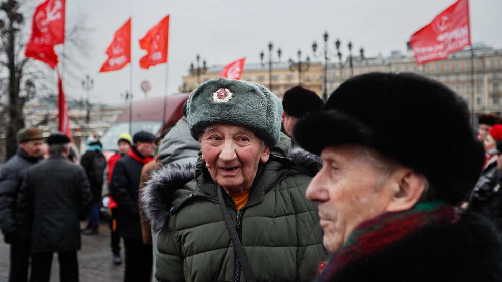 epa11199722 Russian Communist party supporters attend a wreath-laying ceremony at Joseph Stalin's tomb as communists mark the 71th anniversary of his death near the Kremlin wall in the Red Square in Moscow, Russia, 05 March 2024. Soviet leader Joseph Stalin died on 05 March 1953 at the age of 74.  EPA/YURI KOCHETKOV
