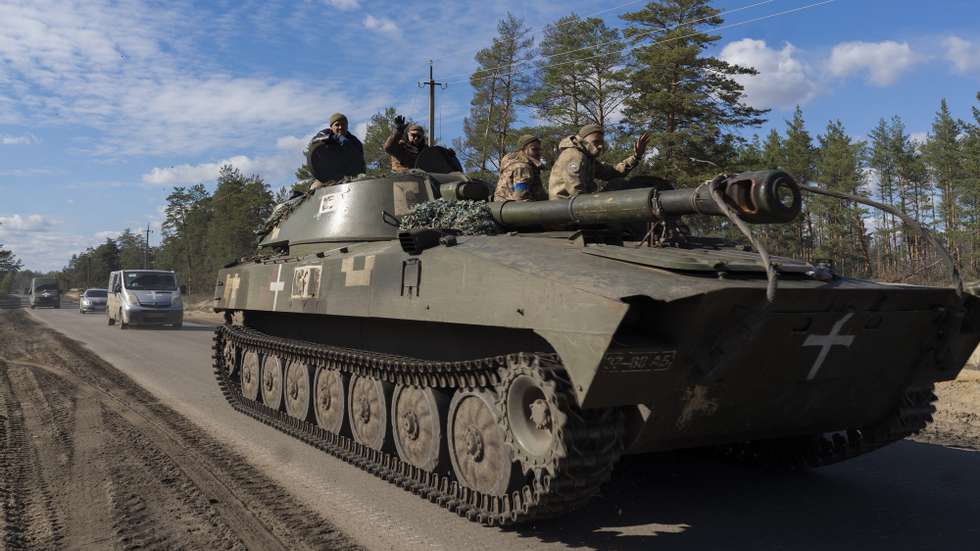 epa10228283 Ukrainian servicemen ride an armored vehicle on a road in the Kharkiv area, Ukraine, 06 October 2022 amid Russia&#039;s military invasion. The Ukrainian army pushed Russian troops from occupied territory in the northeast of the country in a counterattack. Russian troops entered Ukraine on 24 February 2022 starting a conflict that has provoked destruction and a humanitarian crisis.  EPA/ANASTASIA VLASOVA