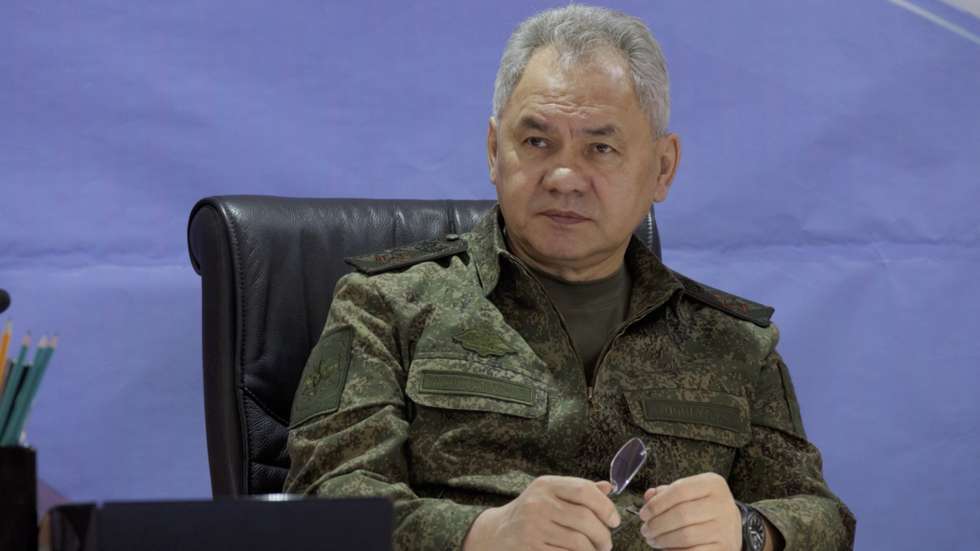 epa10711838 A handout image provided by the Russian Defence Ministry's press service shows Russian Minister of Defence Sergei Shoigu inspecting the forward command post of the ‘Western’ group of troops in the zone of the special operation in Ukraine at an undisclosed location, 26 June 2023. Shoigu held a meeting with the command of the group, the Russian Defense Ministry said.  EPA/RUSSIAN DEFENCE MINISTRY PRESS SERVICE/HANDOUT HANDOUT HANDOUT EDITORIAL USE ONLY/NO SALES HANDOUT EDITORIAL USE ONLY/NO SALES