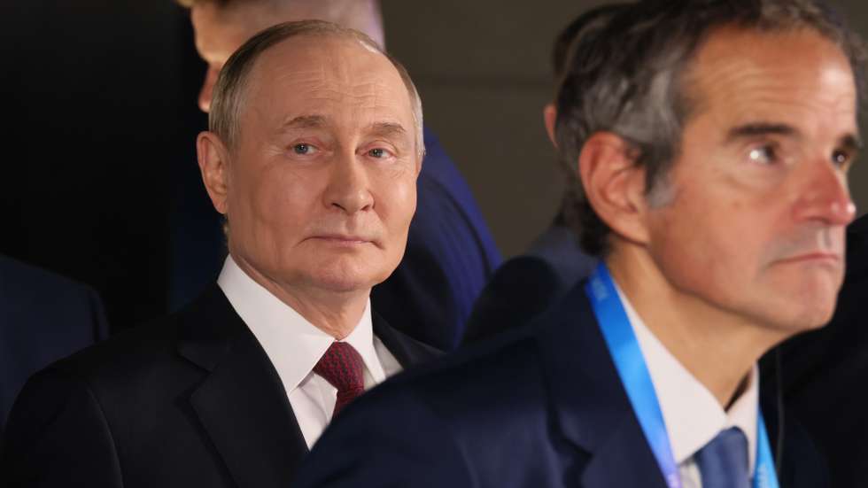 epa12405042 Russian President Vladimir Putin (L) and International Atomic Energy Agency (IAEA) Director General Rafael Grossi attend the World Atomic Week international forum, an event dedicated to the global nuclear industry and related sectors, in Moscow, Russia, 25 September 2025. The World Atomic Week international forum is being held at the VDNKh Exhibition Centre in Moscow from 25 to 28 September.  EPA/MIKHAIL METZEL / SPUTNIK / KREMLIN POOL MANDATORY CREDIT