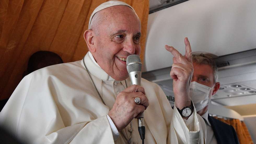 epa09469634 Pope Francis speaks with journalists aboard an Alitalia aircraft enroute back to Rome from Bratislava&#039;s Milan Rastislav Stefanik International airport in Bratislava, Slovakia, 15 September 2021. The pontiff ended his four-day apostolic journey to Slovakia.  EPA/TIZIANA FABI / POOL