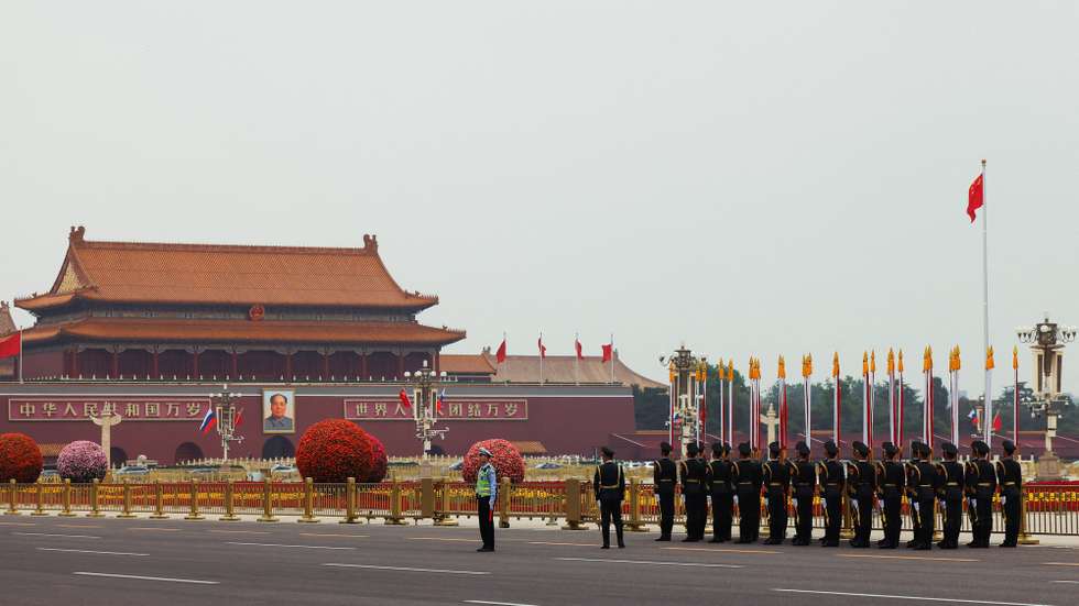epa12976281 Chinese People's Liberation Army (PLA) honour guard members gather in Tiananmen Square, ahead of the welcome ceremony for Russian President Vladimir Putin at the Great Hall of the People, in Beijing, China, 20 May 2026.  EPA/Maxim Shemetov / POOL