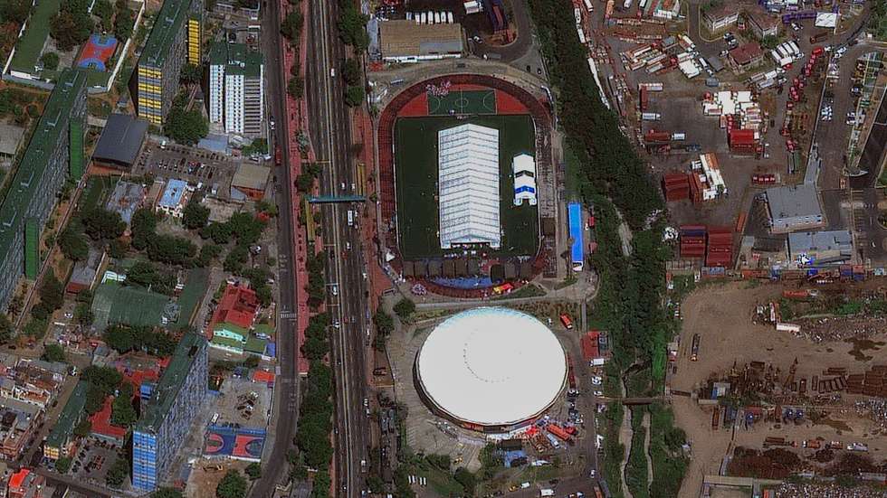 epa13075790 A handout satellite image made available by Vantor shows aid shelter on a soccer field in La Guaira, Venezuela, 29 June 2026. Many areas of Venezuela devastated by last week's twin earthquakes have yet to receive significant government help, leaving residents to carry out much of the rescue effort. Tens of thousands of people are still believed to be missing.  EPA/SATELLITE IMAGE ©2026 VANTOR / HANDOUT -- MANDATORY CREDIT: SATELLITE IMAGE 2026 VANTOR -- THE WATERMARK MAY NOT BE REMOVED/CROPPED --HANDOUT EDITORIAL USE ONLY/NO SALES