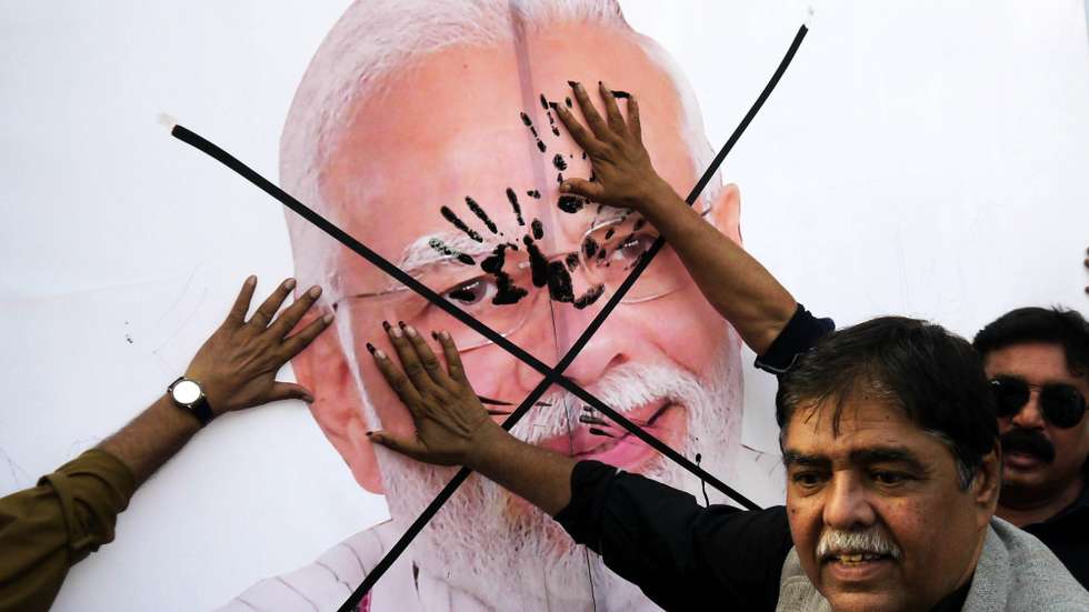 epa12069561 People smear black paint on a portrait of Indian Prime Minister Narendra Modi, during a protest against India after recent tensions over Pahalgam's attack in Karachi, Pakistan, 02 May 2025. Pakistan's National Security Committee (NSC) convened on 24 April to respond to India's recent measures, including the suspension of the Indus Waters Treaty and the downgrading of diplomatic ties, following a deadly attack in Pahalgam, India-administered Kashmir, that left 26 people dead. India has alleged Pakistan's involvement in cross-border terrorism, a claim Pakistan denies, while expressing condolences to the victims.  EPA/REHAN KHAN