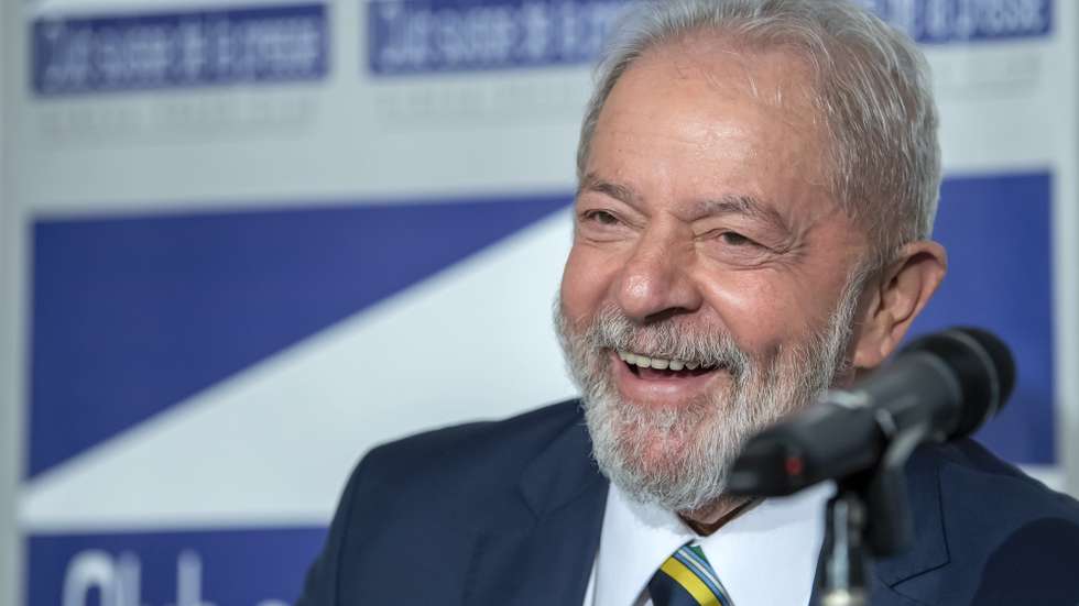 epa09138224 (FILE) - Former Brazilian president Luiz Inacio Lula da Silva speaks about 'Dialogue about inequality with global unions and general public', during a press conference at the Geneva press club, in Geneva, Switzerland, 06 March 2020 (reissued 15 April 2021). Brazil's Federal Supreme Court (STF) on 15 April 2021 upheld the annulment of all the prison sentences handed by a Curitiba court against former president Lula da Silva, who must be tried by federal courts.  EPA/MARTIAL TREZZINI *** Local Caption *** 55933601