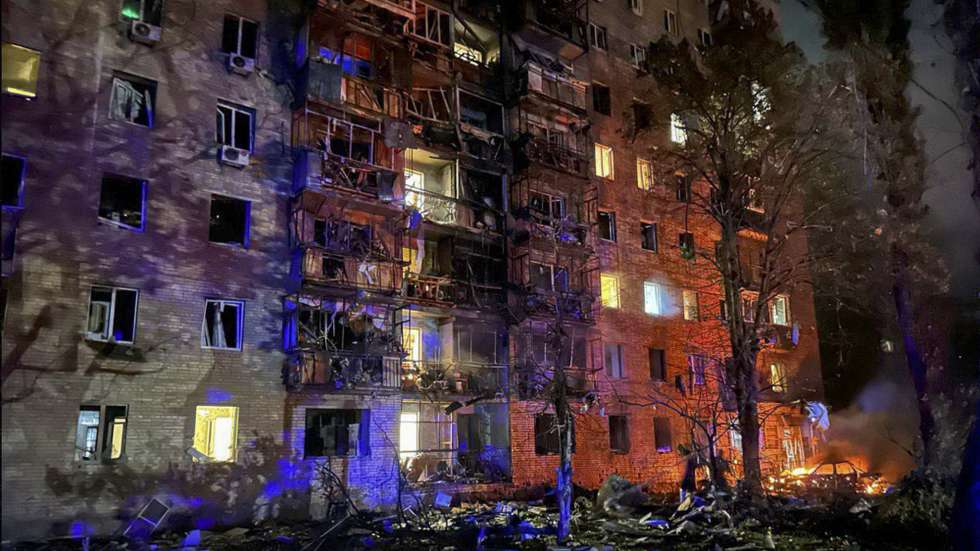 epa11545397 A handout picture made available by Mayor of Kursk Igor Kutsak shows an apartment building damaged by falling debris from a downed Ukrainian missile in Kursk, Russia, 11 August 2024. Acting Governor of Kursk Region Alexey Smirnov reported at least 13 injured, two of them in serious condition.  EPA/IGOR KUTSAK HANDOUT HANDOUT EDITORIAL USE ONLY/NO SALESHANDOUT EDITORIAL USE ONLY/NO SALES