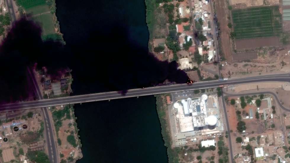 epa10576104 A handout satellite image made available by Maxar Technologies shows fires burning near a hospital in Khartoum, Sudan, 16 April 2023. Heavy gunfire and explosions were reported in Sudan's capital Khartoum on 15 April between the army and a paramilitary group following days of tension centering around the country's proposed transition to civilian rule.  EPA/MAXAR TECHNOLOGIES HANDOUT -- MANDATORY CREDIT: SATELLITE IMAGE 2023 MAXAR TECHNOLOGIES -- THE WATERMARK MAY NOT BE REMOVED/CROPPED -- HANDOUT EDITORIAL USE ONLY/NO SALES