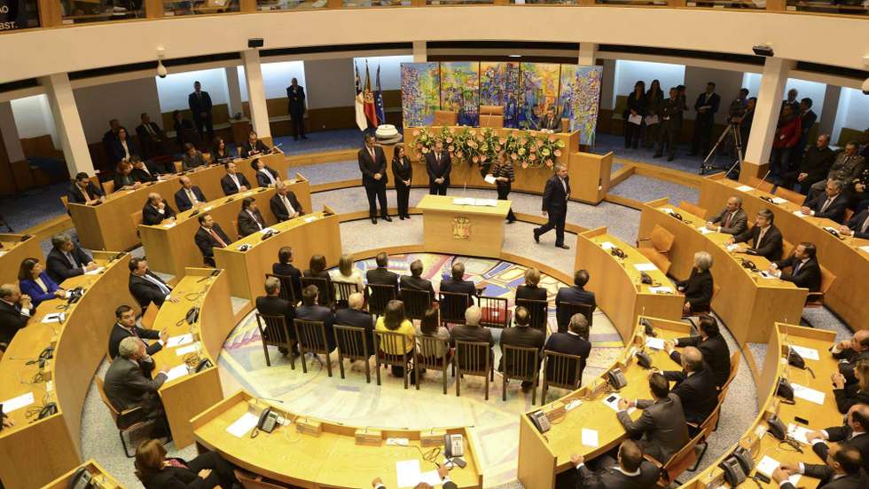 Na apresentação do voto de pesar, a deputada do PS Patrícia Miranda disse que a freguesia de Santa Bárbara "perde um autarca de referência" e o concelho de Ponta Delgada perde um "servidor dedicado"