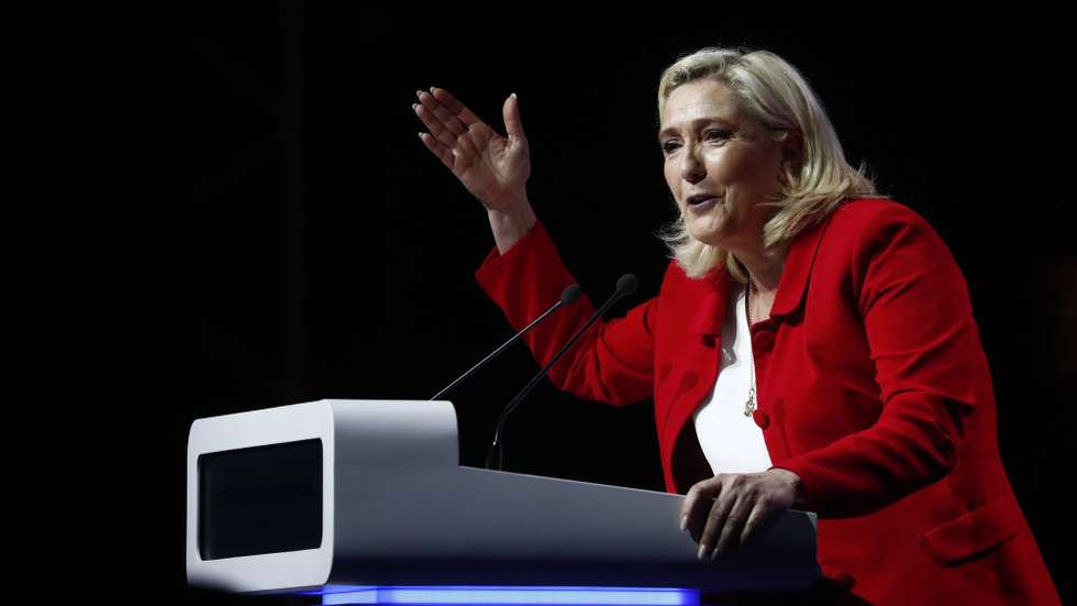 epa09890152 French far-right Rassemblement National (RN) party candidate for the French presidential election Marine Le Pen holds a campaign rally in Avignon, France, 14 April 2022. The second round of the French presidential election will take place on 24 April 2022 with Le Pen running in a face-off against incumbent French President and candidate for re-election Emmanuel Macron.  EPA/GUILLAUME HORCAJUELO