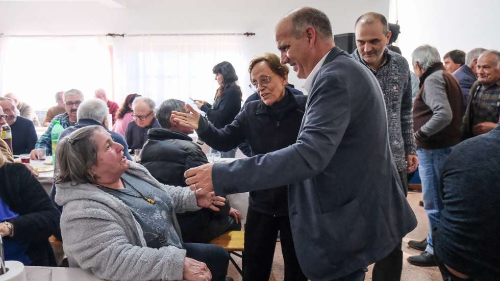 O secretário-geral do Partido Comunista Português (PCP), Paulo Raimundo, durante um almoço com reformados, na Associação de Reformados, Pensionistas e Idosos de S. Sebastião, em Setúbal, 27 de Dezembro de 2024. RUI MINDERICO/LUSA