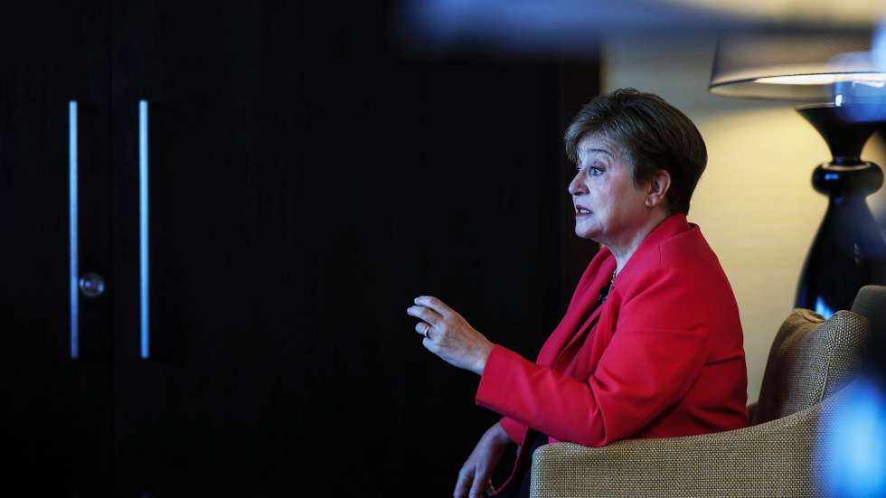 A diretora-geral do Fundo Monetário Internacional (FMI), Kristalina Georgieva, em entrevista à agência Lusa, em Luanda, Angola, 21 de novembro de 2025. Kristalina Georgieva considerou “impressionante” a resiliência económica do continente, comparando o crescimento global esperado de 3,2% este ano e 3,1% em 2026 com as projeções para a África subsaariana — 4,1% em 2025 e 4,4% no próximo ano. AMPE ROGÉRIO/LUSA