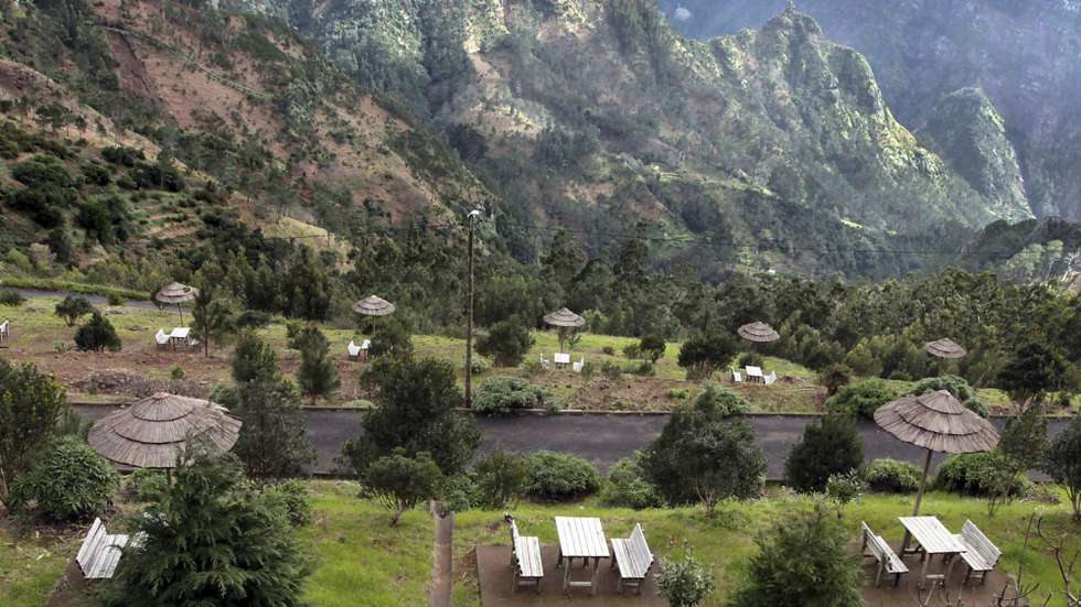 O Instituto das Florestas e Conservação da Natureza apela a quem se deslocar às zonas altas da ilha para ter "especial atenção" às condições de segurança, respeitando as orientações e regras aplicáveis às áreas naturais e protegidas