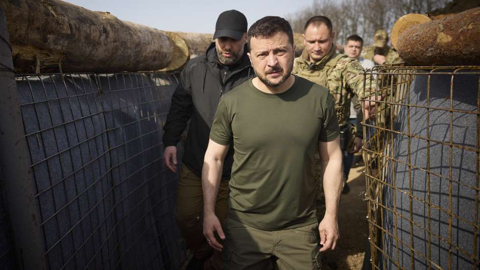 epa11267436 A handout photo made available by the Presidential Press Service shows Ukrainian President Volodymyr Zelensky (C) and the head of the Kharkiv Regional Military Administration Oleh Syniehubov (L background) visit the construction site of a defence line in the Kharkiv region, Ukraine, 09 April 2024 amid the Russian invasion. Russian troops entered Ukrainian territory on 24 February 2022, starting a conflict that has provoked destruction and a humanitarian crisis.  EPA/PRESIDENTIAL PRESS SERVICE HANDOUT HANDOUT  HANDOUT EDITORIAL USE ONLY/NO SALES HANDOUT EDITORIAL USE ONLY/NO SALES