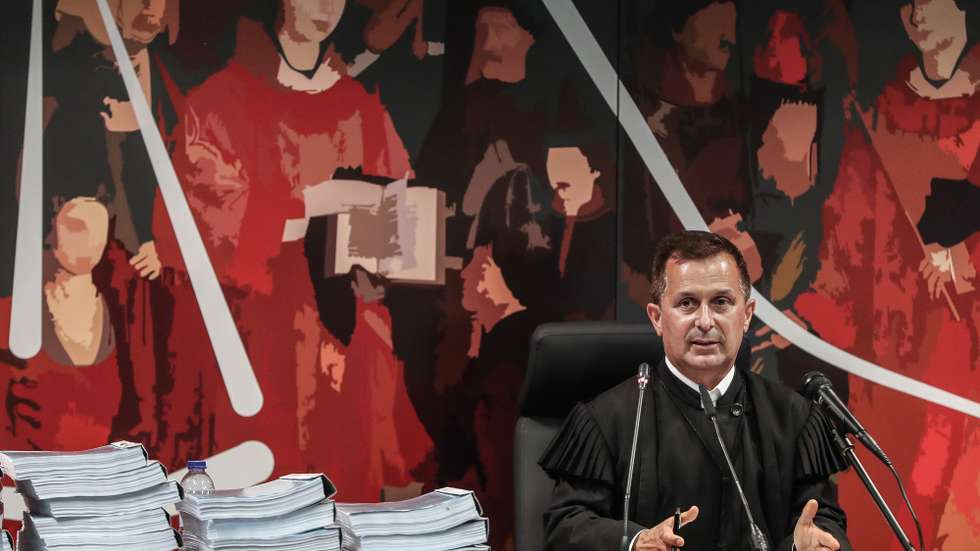 The juge Ivo Rosa reads the instructional decision of the high-profile corruption case known as Operation Marques, at the Justice Campus in Lisbon, Portugal, 09 April 2021. Operation Marques has 28 defendants - 19 people and 9 companies - including former Prime Minister Jose Socrates, banker Ricardo Salgado, businessman and friend of Socrates Carlos Santos Silva, and senior executives of Portugal Telecom, and is related to crimes of active and passive corruption, money laundering, document forgery, and tax fraud.  MARIO CRUZ/POOL/LUSA