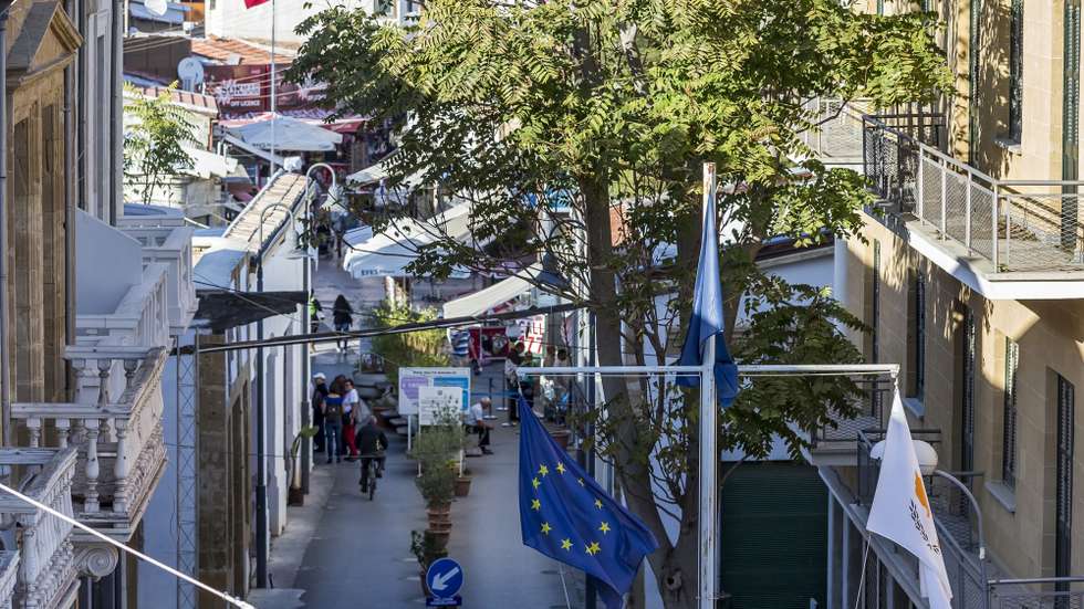 epa05614567 The Ledra Street border crossing is seen in the southern Cypriot part in Nicosia, Cyprus, 02 November 2016. Nicosia was divided into the southern Greek Cypriot and the northern Turkish Cypriot part in 1963.  EPA/THOMAS HODEL