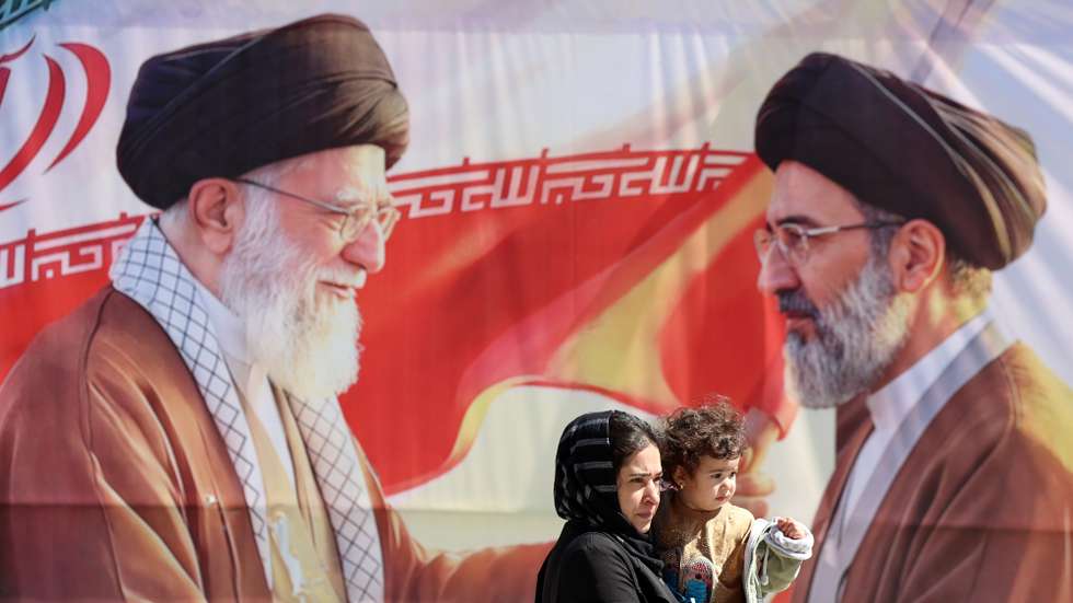 epa12909039 Iranians pass a billboard depicting late Iranian supreme leader Ayatollah Ali Khamenei (L) and his son Iranian supreme leader Ayatollah Mojtaba Khamenei (R) in Tehran, Iran, 23 April 2026. US President Donald Trump announced that the ceasefire between the United States and Iran has been extended.  EPA/ABEDIN TAHERKENAREH