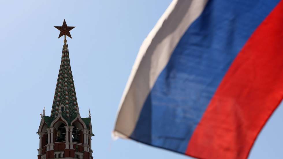 epa11971594 A view of the Red Star on the Spasskaya Tower of the Moscow Kremlin on a sunny day in Moscow, Russia, 18 March 2025.  EPA/MAXIM SHIPENKOV