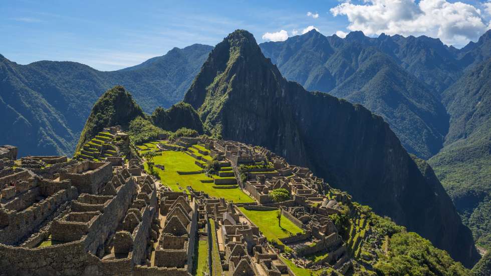 Dois dos turistas mortos são de nacionalidade colombiana, enquanto os outros dois ainda não foram formalmente identificados, referiu o governo regional de Cusco