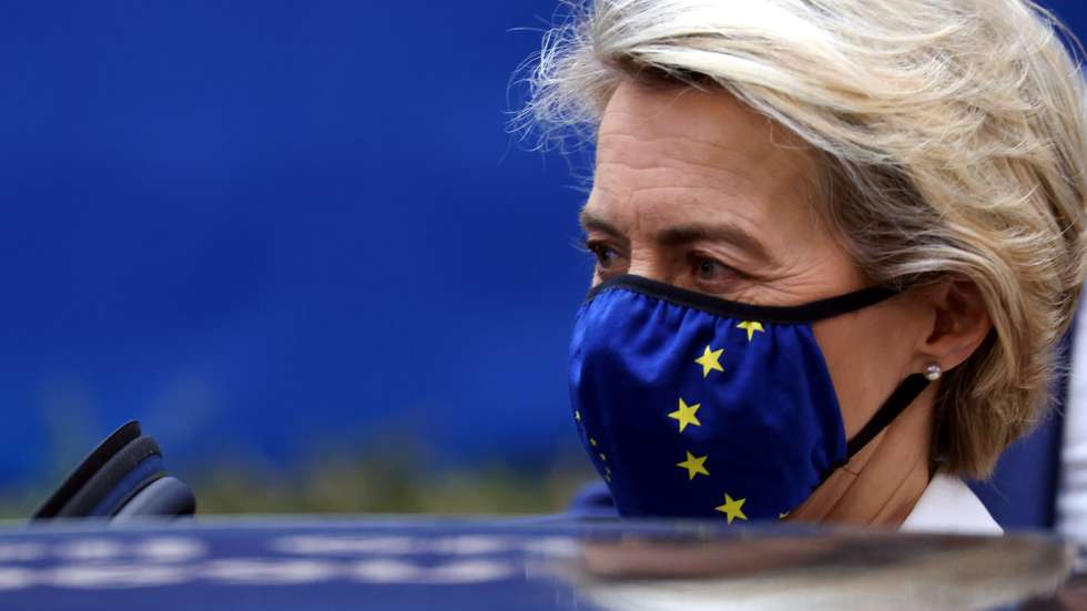 epa08876857 European Commission President Ursula von der Leyen leaves a face-to-face EU summit, in Brussels, Belgium, 11 December 2020. EU leaders mainly focus on a response to the COVID-19 pandemic, a multi annual framework (MFF) agreement, and a new EU emissions reduction target for 2030.  EPA/KENZO TRIBOUILLARD / POOL