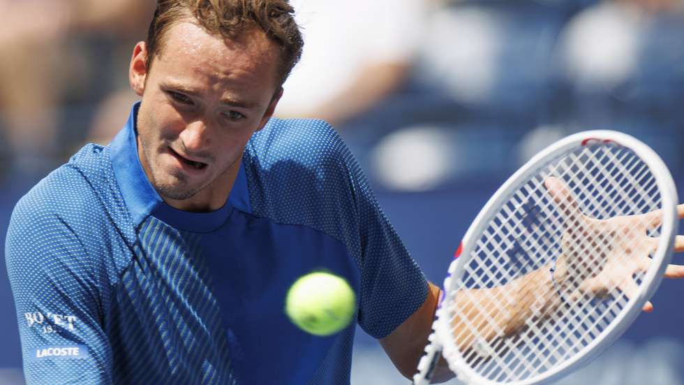 epa10145779 Daniil Medvedev of Russia hits a return to Stefan Kozlov of the United States in their first round match during the US Open Tennis Championships at the USTA National Tennis Center in in Flushing Meadows, New York, USA, 29 August 2022. The US Open runs from 29 August through 11 September.  EPA/CJ GUNTHER