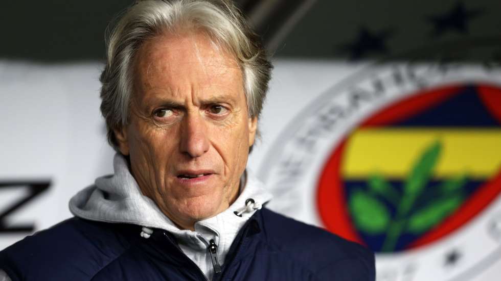 epa10339569 Fenerbahce's head coach Jorge Jesus before the friendly soccer match between Fenerbahce and Rayo Vallecano in Istanbul, Turkey, 30 November 2022.  EPA/ERDEM SAHIN