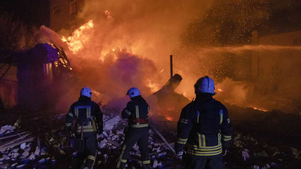 epa11050127 Ukrainian rescuers work on the scene following a Russian drone attack on an office building in downtown Kharkiv, eastern Ukraine, early 31 December 2023, amid the Russian invasion. The drone attacks occured after rocket strikes destroyed a residential building and Kharkiv Palace Hotel in the city centrey. At least eight people were injured as a result of missiles strikes in Kharkiv, the national police reported on 30 December. Russian troops entered Ukraine in February 2022 starting a conflict that has provoked destruction and a humanitarian crisis.  EPA/YAKIV LIASHENKO