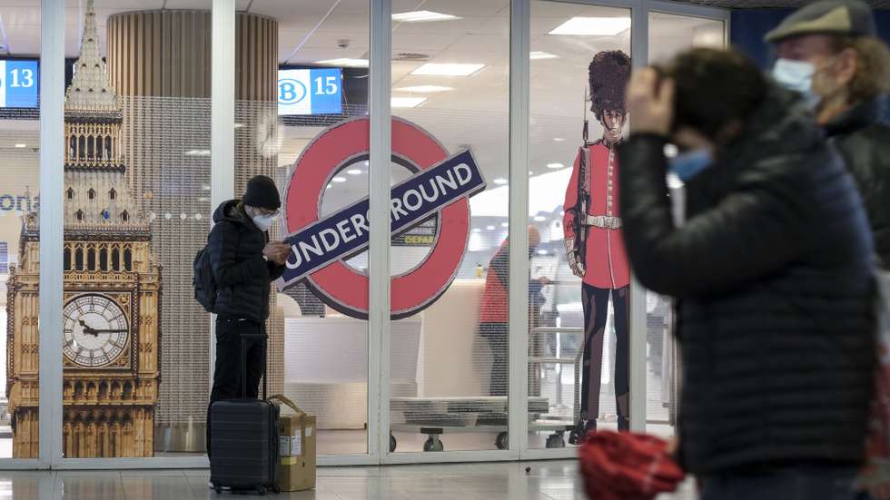 epa08897718 A view of the closed Eurostar terminal at Brussels-Midi Station, in Brussels, Belgium, 21 December 2020. Belgium has banned air and rail travel from Britain following news of a new strain of the coronavirus that has spread rapidly across London and south-east England. Most of the EU countries have suspended flights to and from the UK in the light of the new coronavirus mutation.  EPA/OLIVIER HOSLET