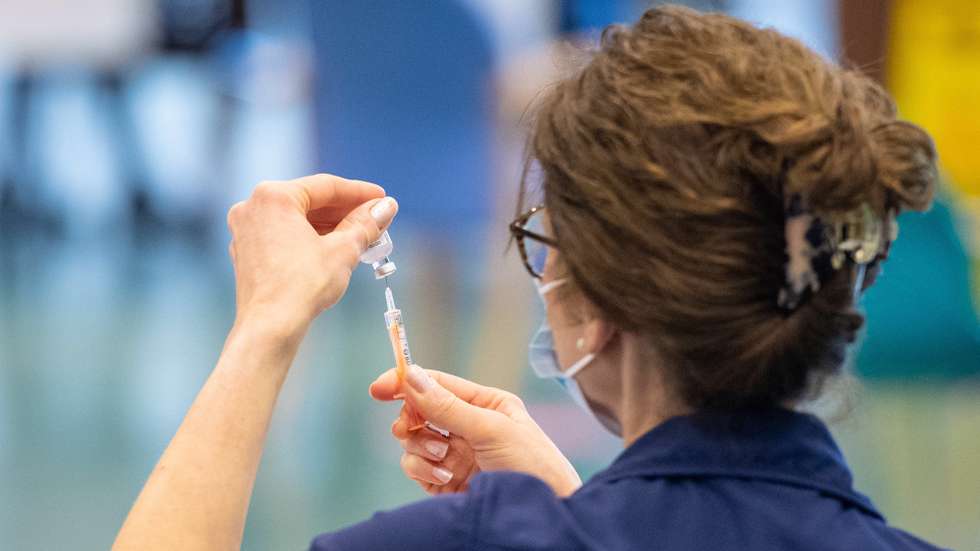 epa08931898 A nurse prepares a dose of the Oxford/AstraZeneca Covid-19 vaccine at the NHS vaccine mass vaccination centre that has been set up in the grounds of Epsom Race Course, in Surrey, Britain 11 January 2021. The UK government has announced that mass vaccination centres will start operating from 11 January in London, Newcastle, Manchester, Birmingham, Bristol, Surrey and Stevenage.  EPA/DOMINIC LIPINSKI / POOL
