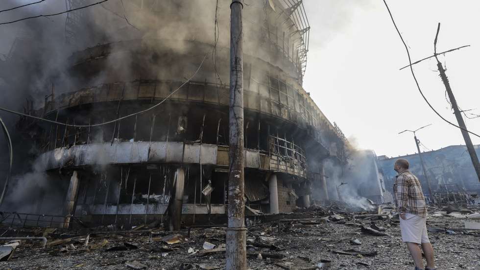 epa12989714 A local resident watches as smoke billows from the site of a Russian strike on a shopping center in Kyiv, Ukraine, 24 May 2026, amid the Russian invasion. More than 600 drones and 90 missiles struck several sites across Kyiv overnight on 24 May, resulting in at least two confirmed fatalities and more than 80 injuries, according to Ukrainian President Volodymyr Zelensky.  EPA/SERGEY DOLZHENKO