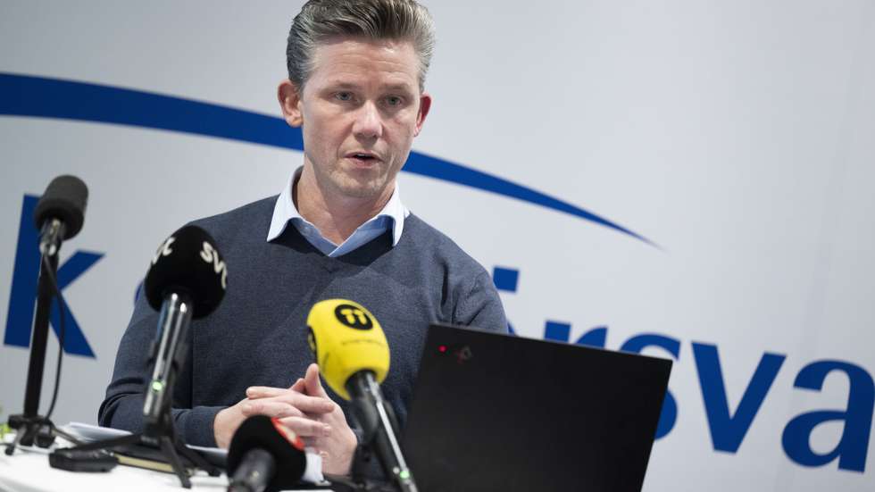 epa11062664 Swedish Defense Minister Pal Jonson holds a press conference on the appointment of an investigation into personnel supply within the Armed Forces during the Society and Defense National Conference in Salen, Sweden, 07 January 2023.  EPA/PONTUS LUNDAHL  SWEDEN OUT