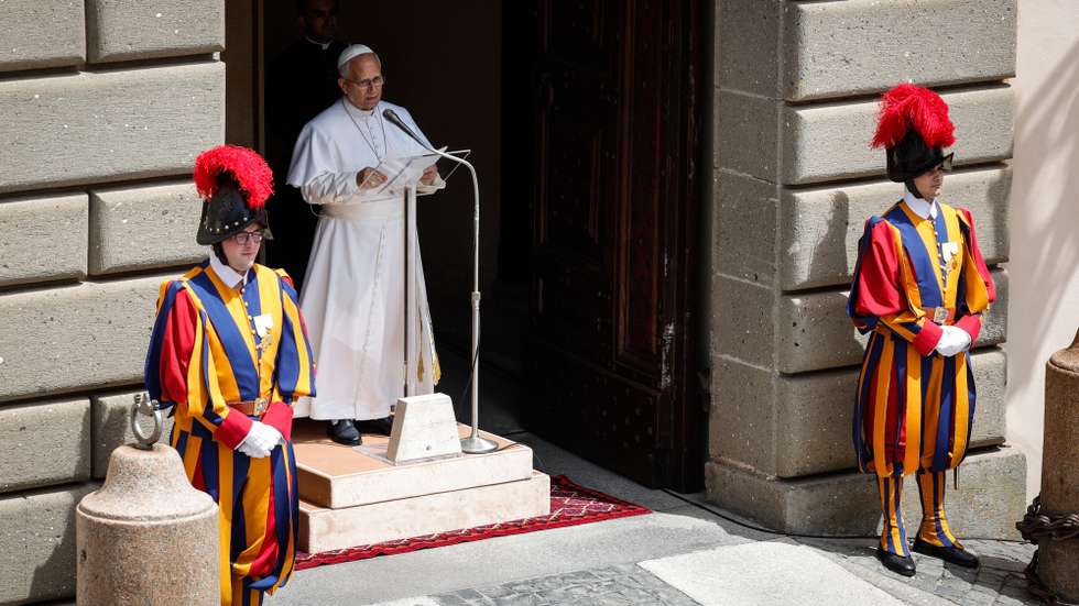 epa13120192 Pope Leo XIV leads the Angelus prayer in Castel Gandolfo summer residence, near Rome, Italy, 19 July 2026.  EPA/GIUSEPPE LAMI
