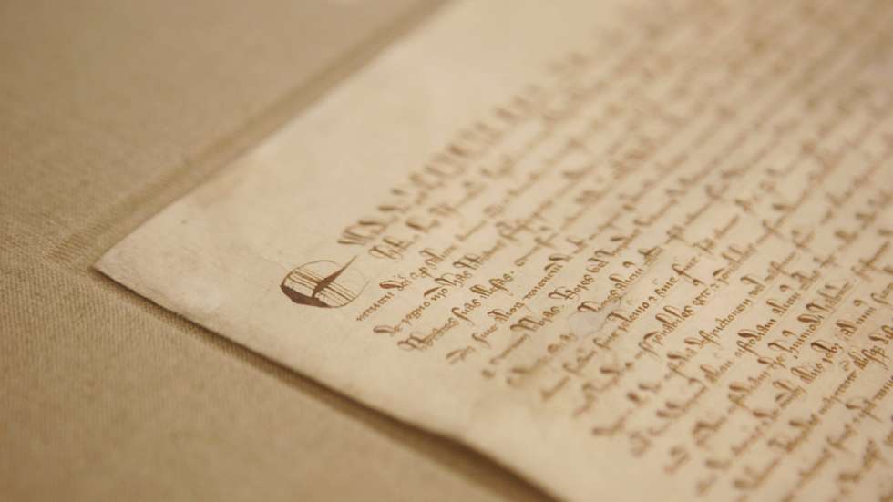 Depois do original de 1215 impresso pelo rei João de Inglaterra, foram escritas cinco outras edições nas décadas seguintes, até 1300, a última vez que o documento completo foi publicado e autorizado pelo selo do rei