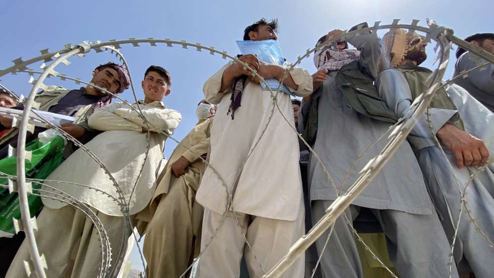 epaselect epa09417782 Afghans including those who worked for the US, NATO, European Union and the United Nations in Afghanistan wait outside the Hamid Karzai International Airport to flee the country, after Taliban took control of Kabul, Afghanistan, 17 August 2021. Several people were reportedly killed at Kabul airport on 16 August as Afghans were attempting to hang on a moving US military plane leaving the airport. Taliban co-founder Abdul Ghani Baradar earlier in the day declared victory and an end to the decades-long war in Afghanistan, a day after the insurgents entered Kabul to take control of the country. Baradar, who heads the Taliban political office in Qatar, released a short video message after President Ashraf Ghani fled and conceded that the insurgents had won the 20-year war.  EPA/STRINGER