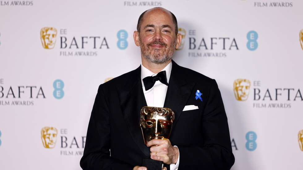 epa10478787 Edward Berger, winner of the 'Best Director Award', poses in the press room of the 2023 EE BAFTA Film Awards ceremony at the Southbank Centre, in London, Britain, 19 February 2023. The event is hosted by the British Academy of Film and Television Arts (BAFTA).  EPA/TOLGA AKMEN *** Local Caption *** TEST CAPTION