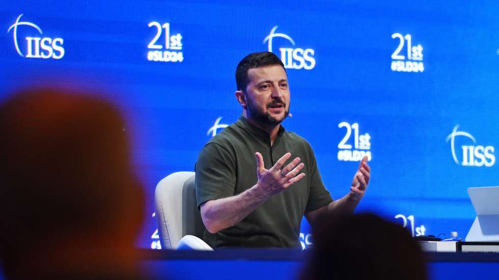 epa11385074 Ukraine President Volodymyr Zelensky delivers his speech during the International Institute for Strategic Studies (IISS) 21th Shangri-La Dialogue in Singapore, 02 June 2024. Defense ministers and officials from 45 countries are gathered in the city state for the IISS Shangri-la Dialogue, an annual high level defence summit in the Asia Pacific region.  EPA/SHINTARO TAY/THE STRAITS TIMES SINGAPORE OUT