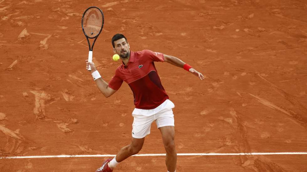 epa11388075 Novak Djokovic of Serbia celebrates winning his men's singles Round of 16 match against Francisco Cerundolo of Argentina at the French Open Grand Slam tennis tournament at Roland Garros in Paris, France, 03 June 2024.  EPA/YOAN VALAT