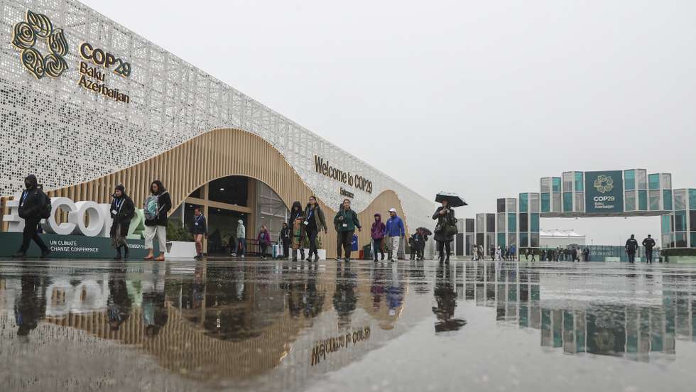 epa11726924 Participants arrive to the venue of the UN Climate Change Conference COP29 in Baku, Azerbaijan, 18 November 2024. The Azerbaijani capital of Baku hosts the 2024 United Nations Climate Change Conference (COP29) from 11 to 22 November 2024.  EPA/IGOR KOVALENKO