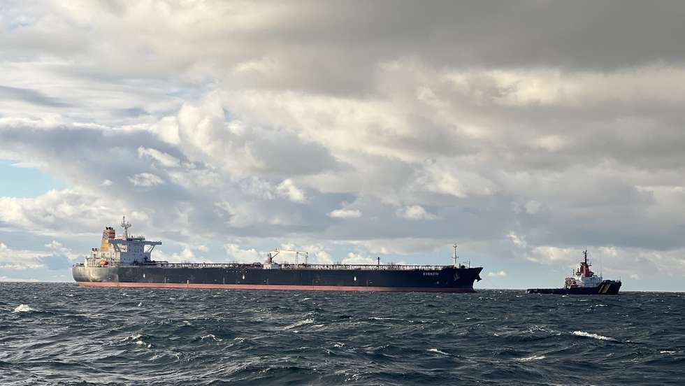 epa11817327 A handout photo made available by the Havariekommando (the German Central Command for Maritime Emergencies, CCME) shows the oil tanker 'Eventin' adrift off the coast of Ruegen, Germany, 10 January 2025. The 'Eventin' was en route from Russia to Egypt when the crew lost control of the vessel in the Baltic Sea and is now drifting near the island of Ruegen. According to a spokesperson from the Havariekommando, the shipÂ poses no danger to the environment.  EPA/HAVARIEKOMMANDO / HANDOUT MANDATORY CREDITHANDOUT EDITORIAL USE ONLY/NO SALES