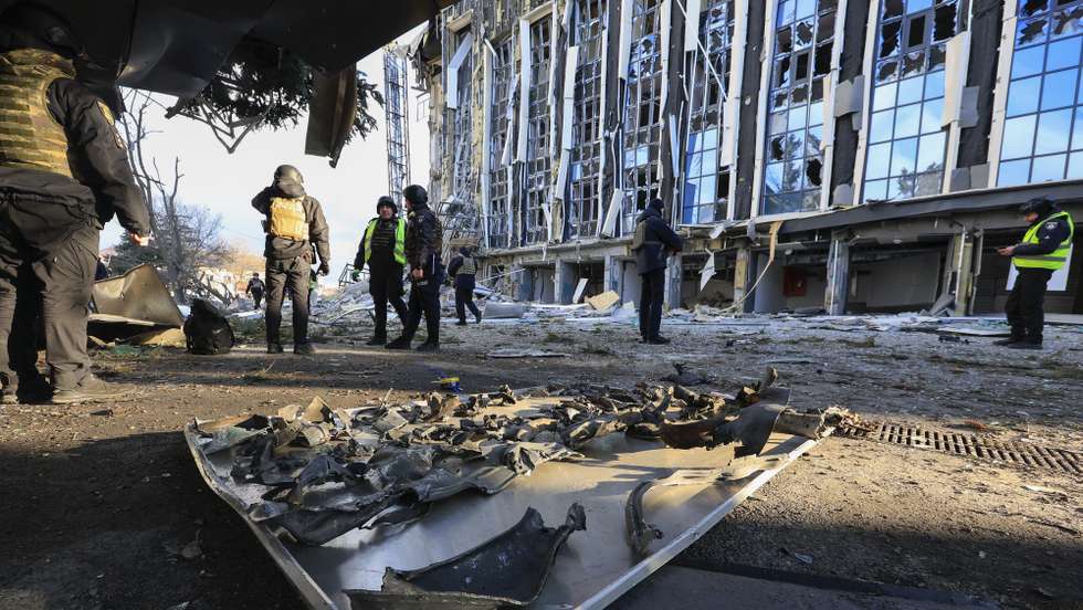 epaselect epa11874670 The site of a rocket strike on an administrative building in downtown of the city of Izyum, Kharkiv area, Ukraine, 04 February 2025 amid the ongoing Russian invasion. At least five people died and more than 40 injured in a Russian missile strike on the city.  EPA/SERGEY KOZLOV 75751
