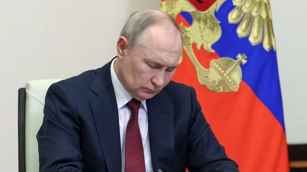 epa11922389 Russian President Vladimir Putin holds a video-conference meeting on the development of Russia's rare earth metals industry at the Novo-Ogaryovo state residence, outside Moscow, Russia, 24 February 2025.  EPA/MIKHAIL METZEL/SPUTNIK/KREMLIN / POOL MANDATORY CREDIT