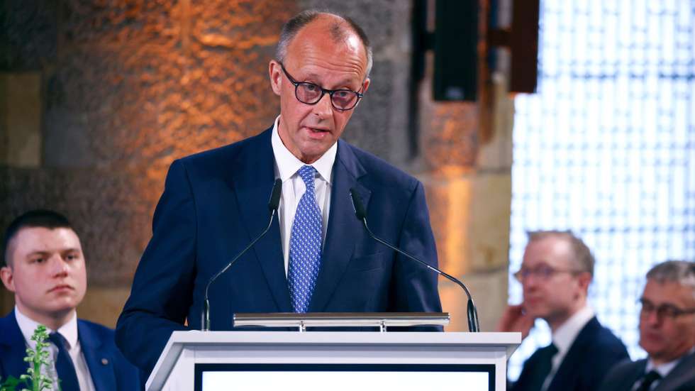 epa12142662 German Chancellor Friedrich Merz speaks during the International Charlemagne Prize (Karlspreis) 2025 ceremony in Aachen, Germany, 29 May 2025. The International Charlemagne Prize 2025 was awarded to European Commission President  Ursula von der Leyen.  EPA/THILO SCHMUELGEN / POOL