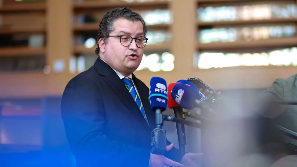epa12094061 Portuguese State and Finance Minister Joaquim Miranda Sarmento speaks to the media on the day of the Eurogroup finance ministers' meeting in Brussels, Belgium, 12 May 2025.  EPA/OLIVIER HOSLET
