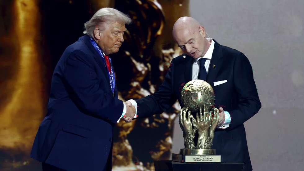 epa12572616 US President Donald Trump (L) receives the FIFA Peace Prize from FIFA President Giovanni Infantino during the FIFA World Cup 2026 Final Draw at the Kennedy Center in Washington DC, USA, 05 December 2025.  EPA/WILL OLIVER