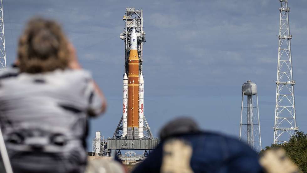 epa12693138 Members of the media photograph the Space Launch System (SLS) rocket with an Orion capsule, part of the Artemis 2 mission, that is docked at Launch Pad 39B at the Kennedy Space Center in Titusville, Florida, USA, 30 January 2026. According to NASA, the Artemis II mission will conduct a crewed lunar flyby, the second in NASA's Artemis program. It will be the first human mission beyond low Earth orbit since 1972, designed to test spacecraft systems in preparation for future Moon landings.  EPA/CRISTOBAL HERRERA-ULASHKEVICH