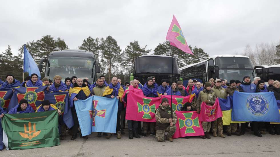 epa12797241 A handout photo made available by the Ukrainian Presidential Press Service shows Ukrainian prisoners of war (POW) react following a prisoner swap at an undisclosed location in Ukraine, 05 March 2026. Ukraine announced the exchange of 200 prisoners of war each with Russia. The 200 Ukrainians, soldiers of the Armed Forces, National Guard, State Border Service, the Military-Naval Forces, the Unmanned Systems Forces, and the State Special Transport Service were returned from Russian captivity, according to Ukraine's President Zelensky telegram channel.  EPA/UKRAINIAN PRESIDENTIAL PRESS SERVICE HANDOUT  HANDOUT EDITORIAL USE ONLY/NO SALES