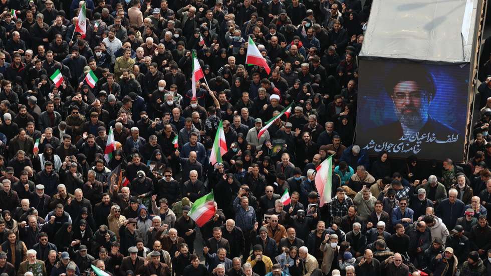 epa12812385 Iranians gather next to a poster of Iranian new supreme leader Ayatollah Mojtaba Khamenei as they take part during a massive funeral ceremonies for the Iran's Revolutionary Guards Corps (IRGC) commanders, army commanders and others victims who were killed during Iran-US and Israel war in Tehran, Iran, 11 March 2026. A joint Israeli and US military operation continues to target multiple locations across Iran since the early hours of 28 February 2026.  EPA/ABEDIN TAHERKENAREH